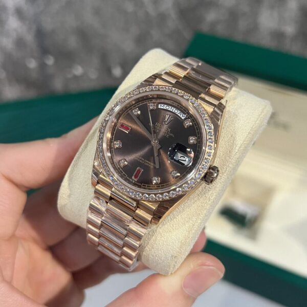 Swiss 1:1 Rolex Replica Watch Day-Date Chocolate Dial With Stone Bezel EW Factory 36/40mm - Top Watch - Image 3