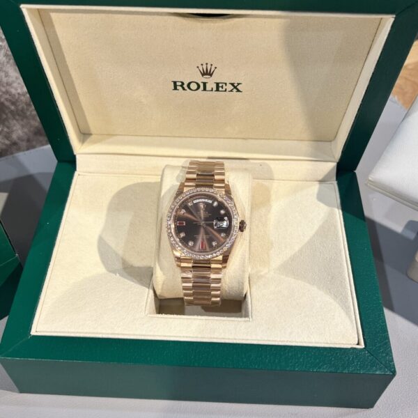 Swiss 1:1 Rolex Replica Watch Day-Date Chocolate Dial With Stone Bezel EW Factory 36/40mm - Top Watch - Image 5