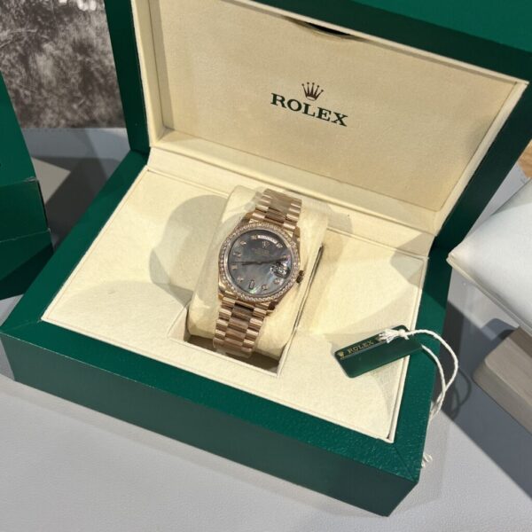 Replica Rolex Replica Watch Day-Date Purple Mother-of-Pearl Dial With Stone Bezel 40mm - Top Watch - Image 5