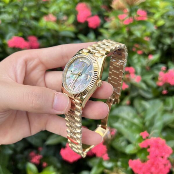 Swiss 1:1 Rolex Replica Watch Day-Date Purple Mother of Pearl Dial Yellow Gold 40mm - Top Watch - 图片 4